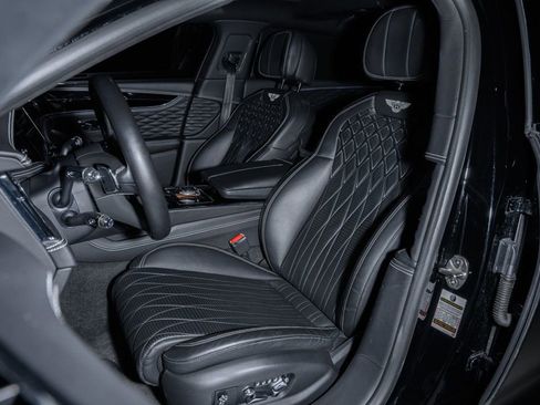 Used 2022 Bentley Flying Spur Plug-In Hybrid image 16