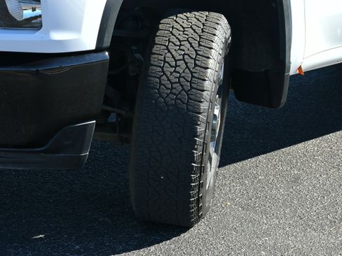 Used 2022 Chevrolet Silverado 2500 Custom w/ Custom Convenience Package image 32