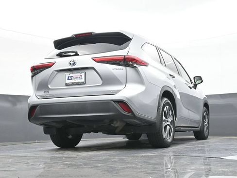 Used 2023 Toyota Highlander XLE FWD image 28