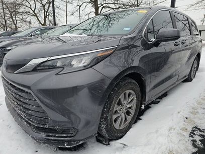 Used 2025 Toyota Sienna LE