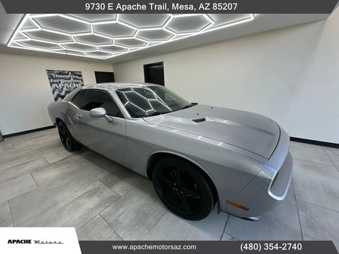 Used 2014 Dodge Challenger SXT image 6