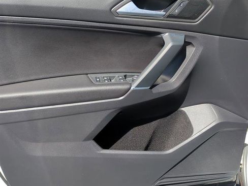 Used 2020 Volkswagen Tiguan SE image 49