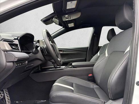 Used 2025 Toyota Camry SE image 12