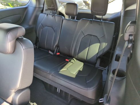 New 2026 Chrysler Pacifica Select w/ S Appearance Package image 28