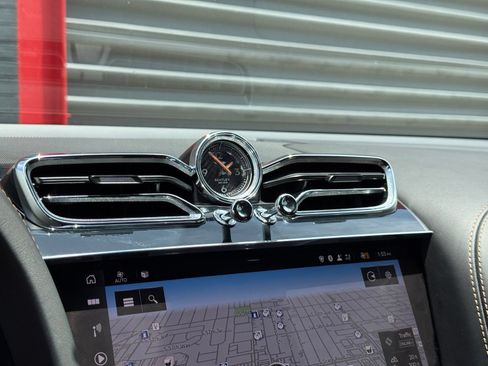 Used 2022 Bentley Bentayga AWD/4WD image 36