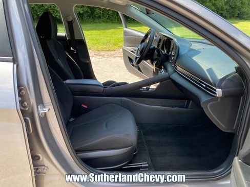 Used 2023 Hyundai Elantra SE FWD image 14