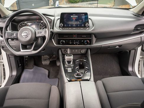 Used 2024 Nissan Rogue S image 10