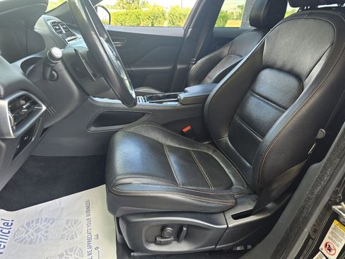 Used 2017 Jaguar F-PACE Prestige image 14