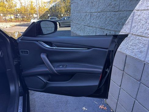 Used 2018 Maserati Ghibli RWD image 33
