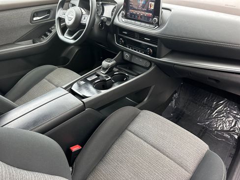 Used 2023 Nissan Rogue SV image 16