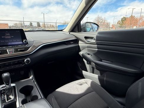 Used 2025 Nissan Altima 2.5 SV image 33