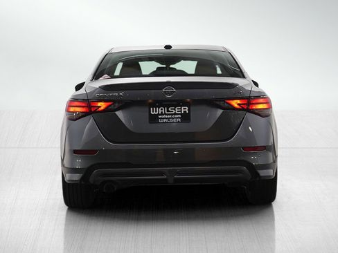 Used 2022 Nissan Sentra SR w/ SR Premium Package image 4