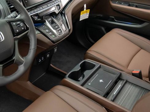 New 2026 Honda Odyssey Touring image 13