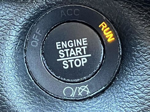 Used 2023 Jeep Cherokee Altitude Lux AWD/4WD image 28