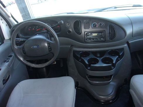 Used 2008 Ford E-150 and Econoline 150 E-150 Commercial image 14