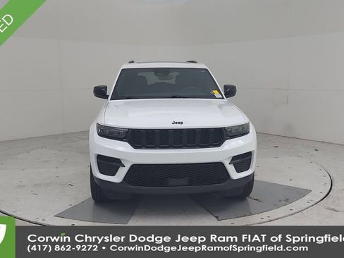 Used 2023 Jeep Grand Cherokee Altitude image 3