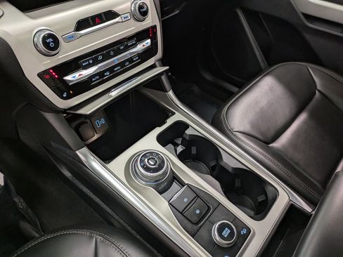 Used 2022 Ford Explorer XLT w/ Equipment Group 202A image 13