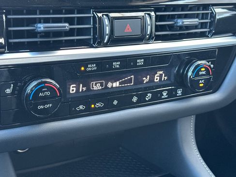 New 2025 Nissan Pathfinder SV image 18