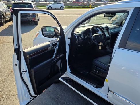 Used 2019 Lexus GX 460 Premium image 40