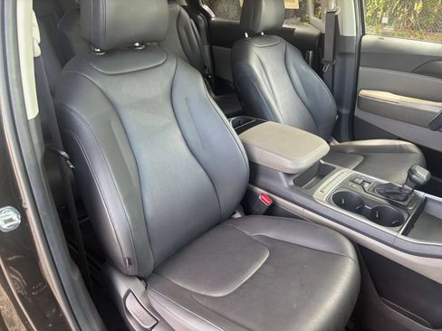 Used 2026 Kia Carnival FWD image 39