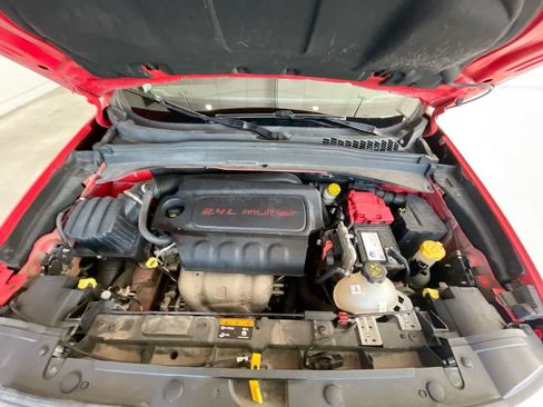 Used 2019 Jeep Renegade Latitude w/ Cold Weather Group AWD/4WD image 25