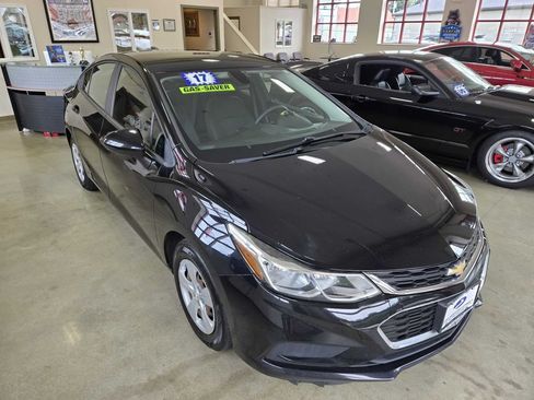Used 2017 Chevrolet Cruze LS FWD image 8