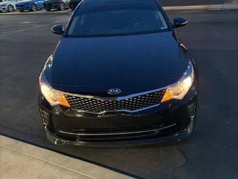 Used 2018 Kia Optima S w/ Panoramic Sunroof Package image 11