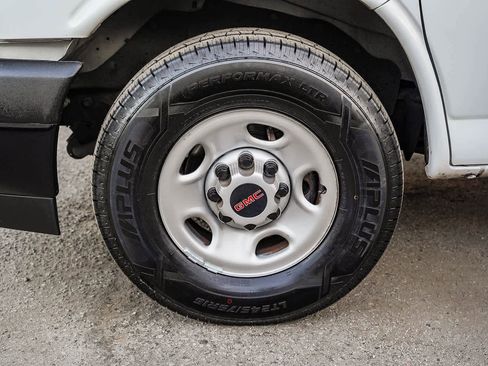 Used 2022 GMC Savana 2500 w/ Driver Convenience Package image 4