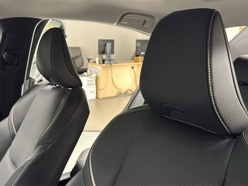 Certified 2025 Toyota Prius XLE image 13