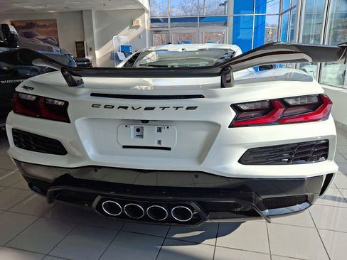 Used 2024 Chevrolet Corvette Z06 w/ Z07 Performance Package image 5
