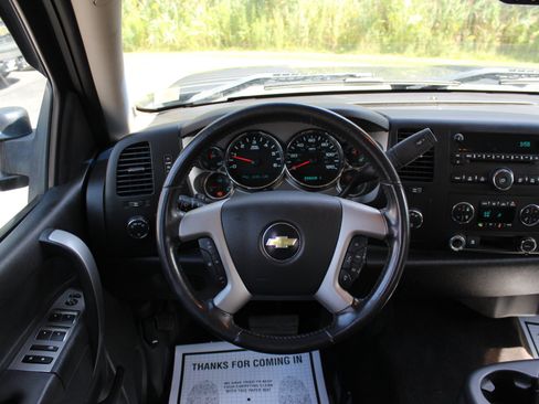 Used 2011 Chevrolet Silverado 2500 LT w/ Interior Plus Package AWD/4WD image 18