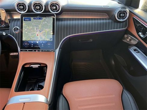 Used 2025 Mercedes-Benz GLC 300 4MATIC image 13