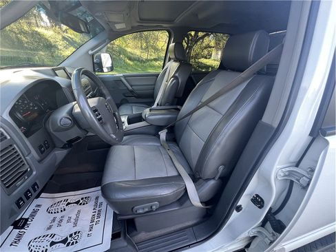 Used 2005 Nissan Titan LE w/ (U01) Nissan Navigation Pkg image 17
