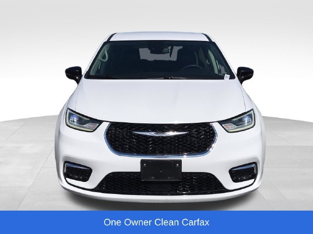Used 2024 Chrysler Pacifica Limited FWD image 2
