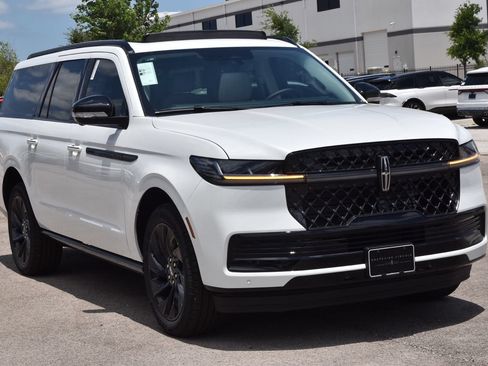 New 2026 Lincoln Navigator L Reserve w/ Jet Appearance Package AWD/4WD image 3