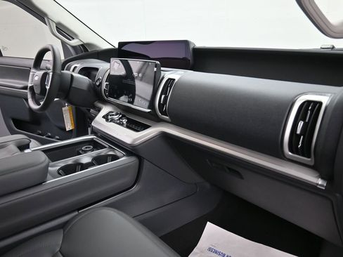 New 2026 Ford Expedition Active RWD image 16