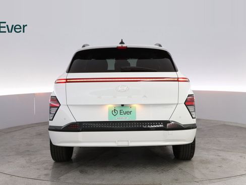 Used 2024 Hyundai Kona Limited image 13