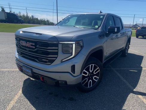Used 2024 GMC Sierra 1500 AT4 w/ AT4 Premium Package AWD/4WD image 6