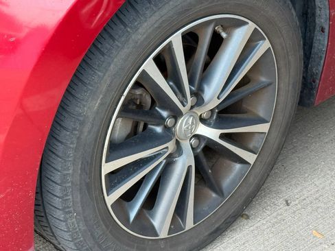 Used 2016 Toyota Corolla LE FWD image 5