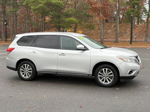 Used 2014 Nissan Pathfinder S image 4