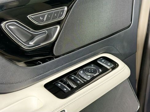Used 2025 Lincoln Aviator 2WD image 18