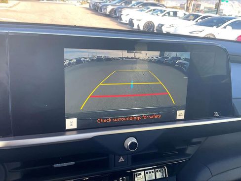 Used 2023 Toyota Crown Limited image 24