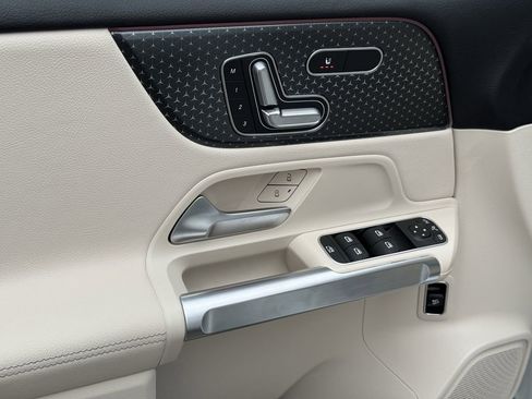 Certified 2025 Mercedes-Benz GLB 250 4MATIC image 18