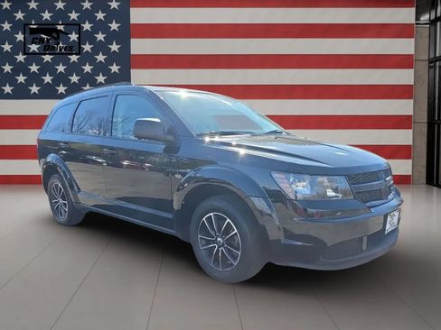 Used 2018 Dodge Journey SE w/ Connectivity Group FWD image 3