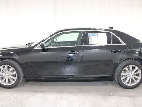 Used 2023 Chrysler 300 Touring AWD/4WD image 6