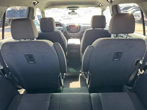Used 2023 Chevrolet Traverse LT FWD image 11