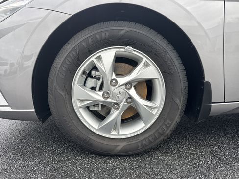 Used 2023 Hyundai Elantra SE image 13