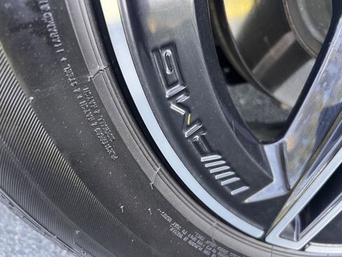 Used 2020 Mercedes-Benz GLE 450 4MATIC w/ AMG Line Exterior image 32