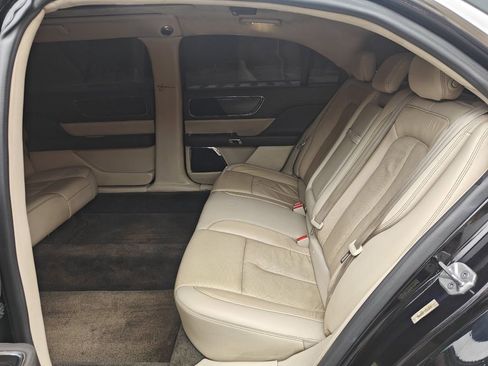 Used 2018 Lincoln Continental Select w/ Continental Climate Package image 26