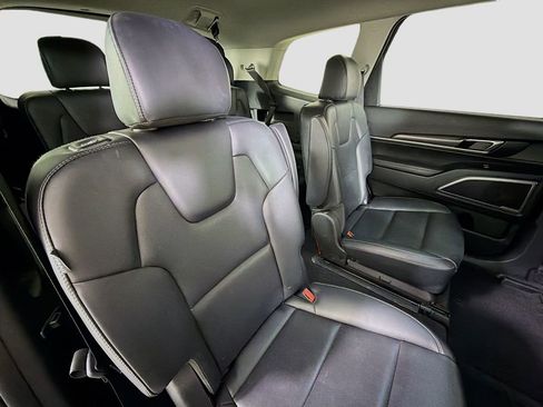 Used 2025 Kia Telluride S image 32